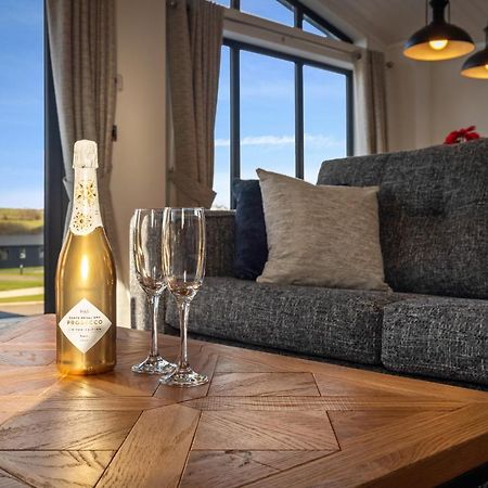 Hiraeth - Luxury Lodge With Hot Tub, Close To Beach Penally Exterior photo
